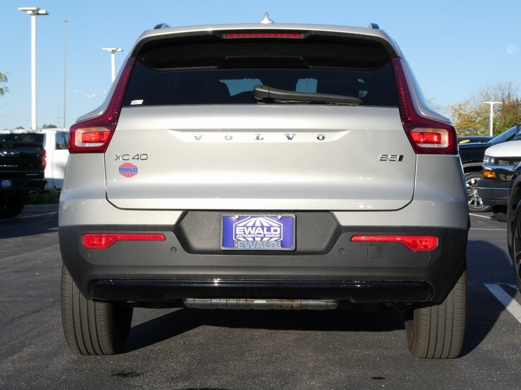 2024 Volvo XC40 B5 Plus Dark Theme