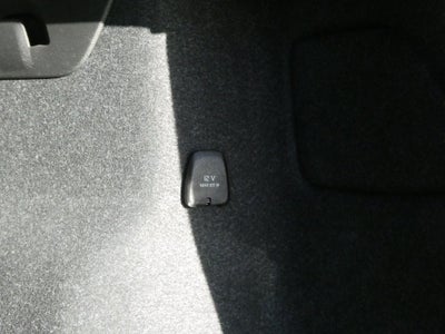 2024 Volvo XC40 B5 Plus Dark Theme