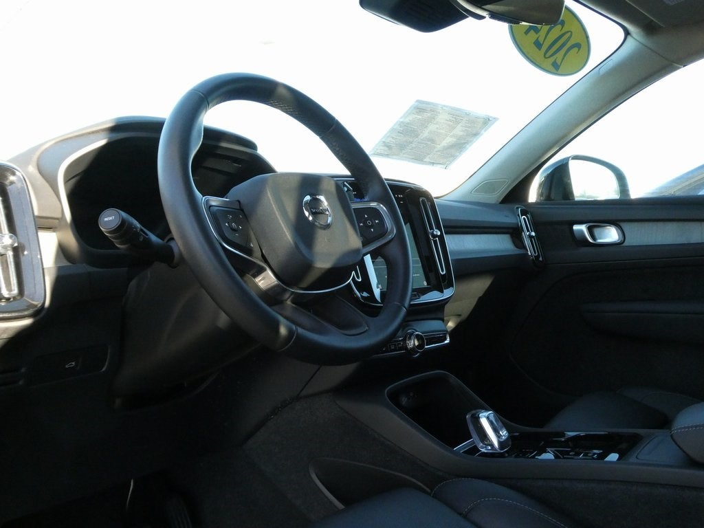 2024 Volvo XC40 B5 Plus Dark Theme