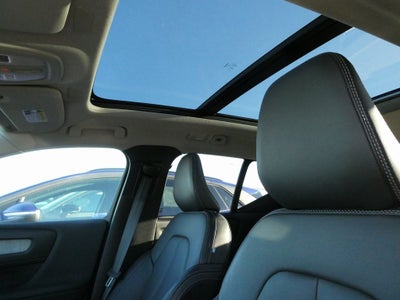 2024 Volvo XC40 B5 Plus Dark Theme