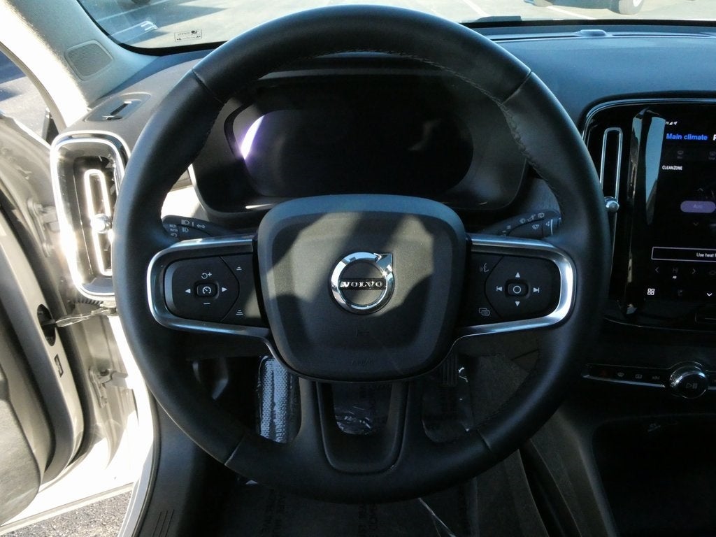 2024 Volvo XC40 B5 Plus Dark Theme