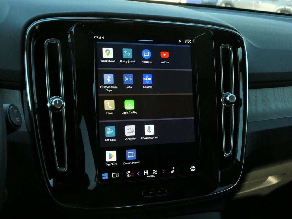 2024 Volvo XC40 B5 Plus Dark Theme