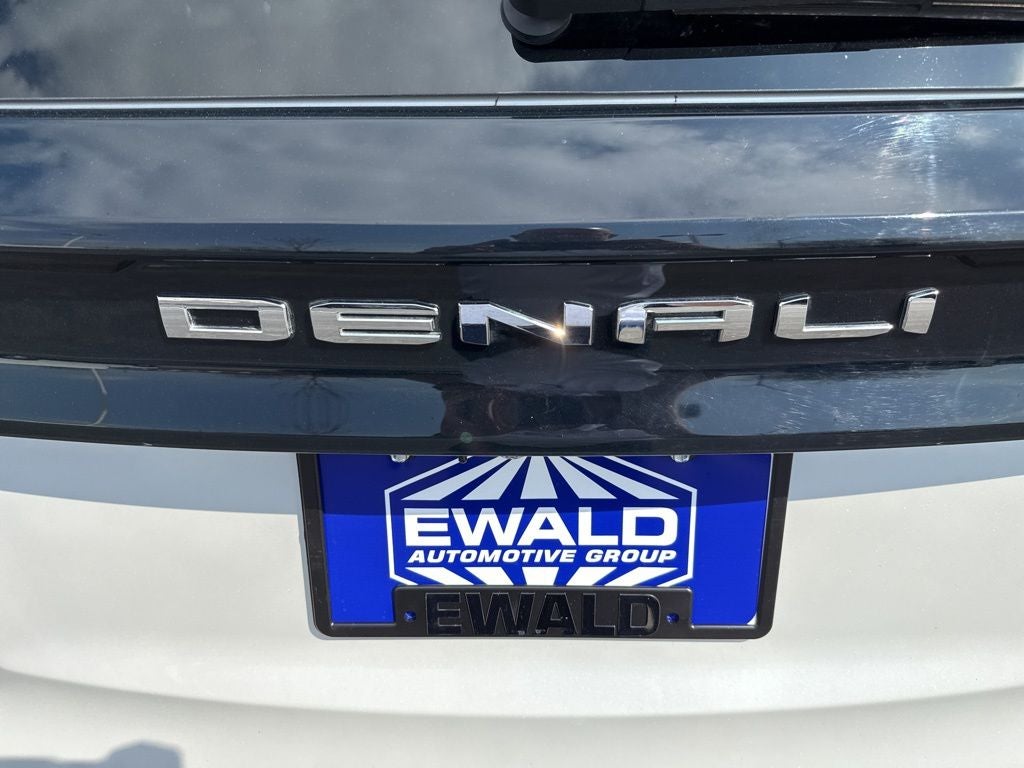 2025 GMC Acadia Denali