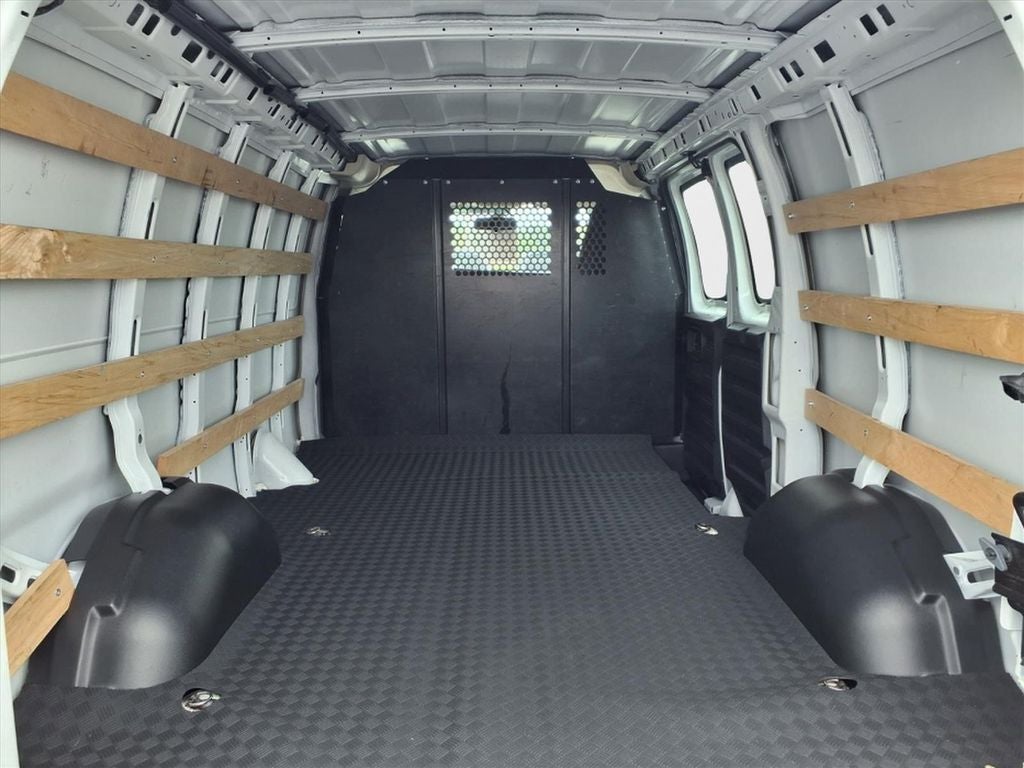 2025 GMC Savana 2500 Work Van