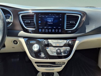 2017 Chrysler Pacifica Touring L Plus
