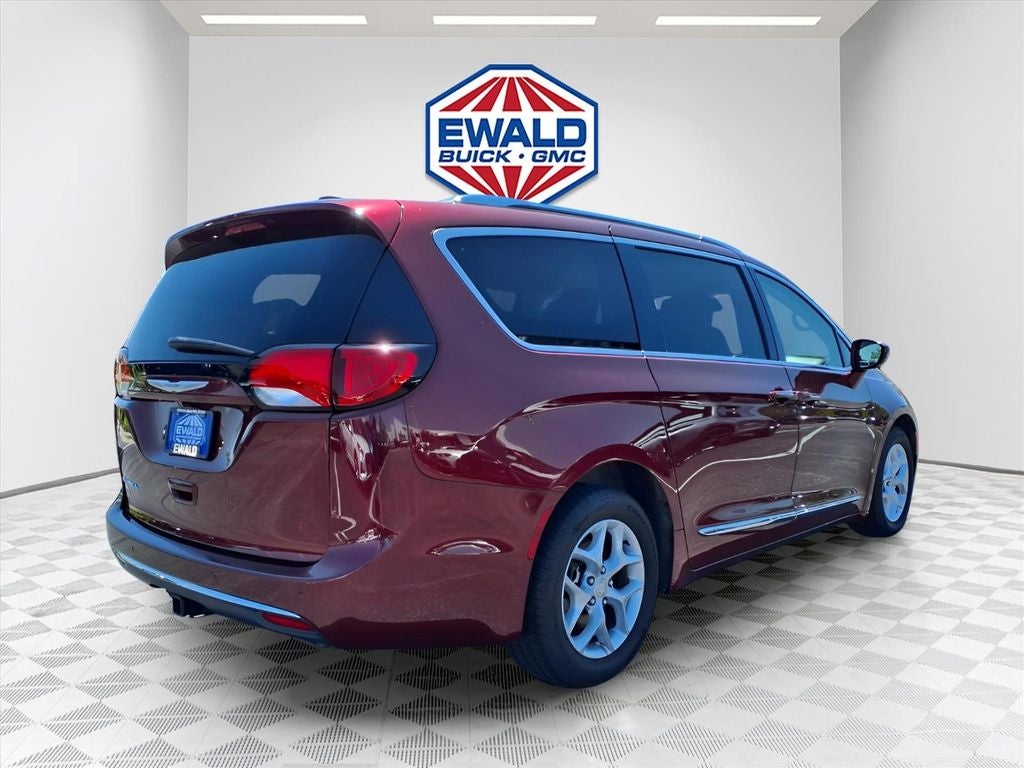 2017 Chrysler Pacifica Touring L Plus