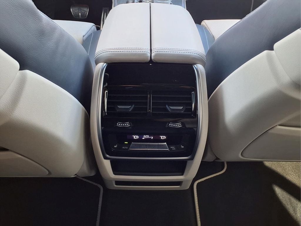 2022 BMW X7 ALPINA XB7